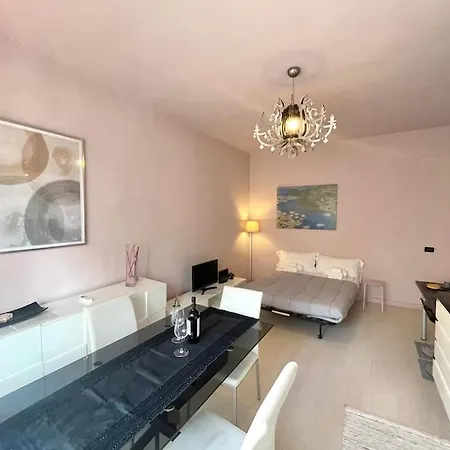 Lägenhet Cipro Pink House